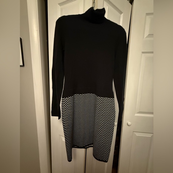 LAUREN RALPH LAUREN Black Knit Turtle Neck Sweater Dress Zig Zag Trim Size M - Picture 1 of 4